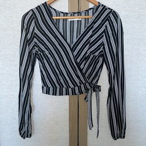 Hollister Long Sleeve Wrap Crop Top, Size: XS